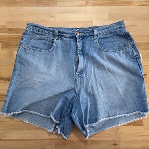 Venezia Jeans Denim Shorts - frayed hem- Women's Plus size 20